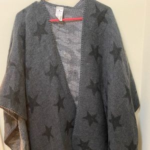 Reversible shall. Camo and stars.